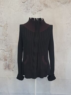 Angel Black Ribbed Zip-Front Cardigan with Dark Burgundy Collar Womens Size M